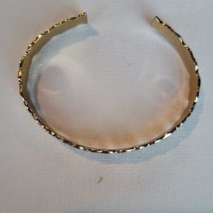 Child's gold-colored bracelet, OS